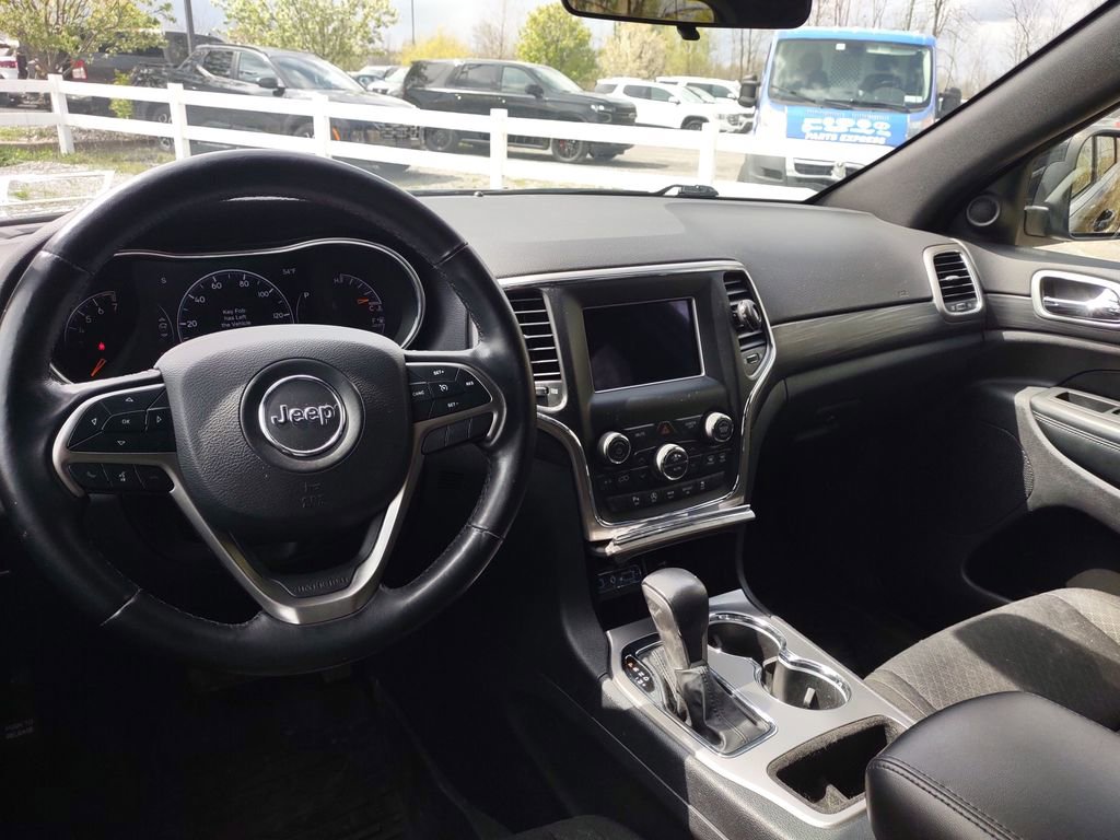 Used 2021 Jeep Grand Cherokee Laredo AWD/4WD image 9