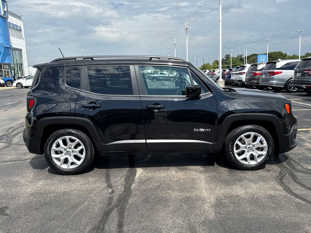 Used 2016 Jeep Renegade Latitude FWD image 12