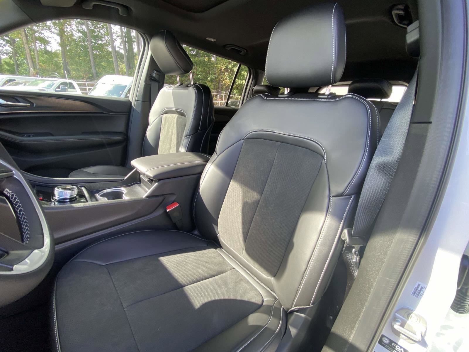 New 2025 Jeep Grand Cherokee L Altitude image 9