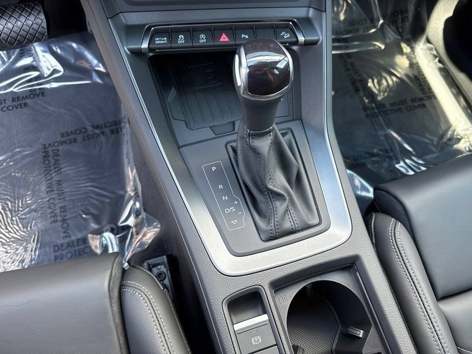 Certified 2025 Audi Q3 2.0T Premium w/ Convenience Package AWD/4WD image 19