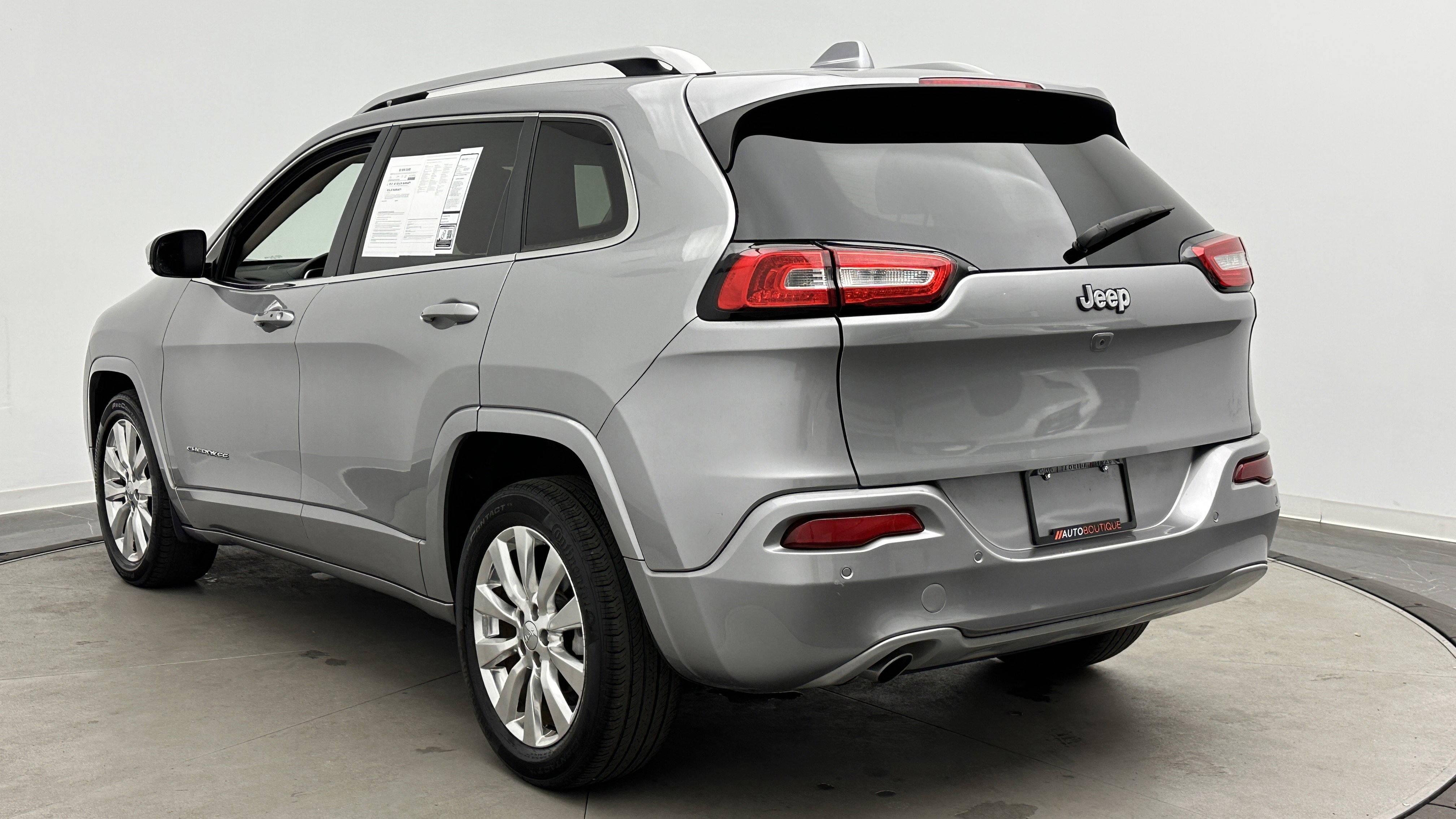 Used 2016 Jeep Cherokee Overland FWD image 5
