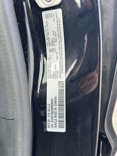 Used 2025 Chrysler Pacifica Select FWD image 33