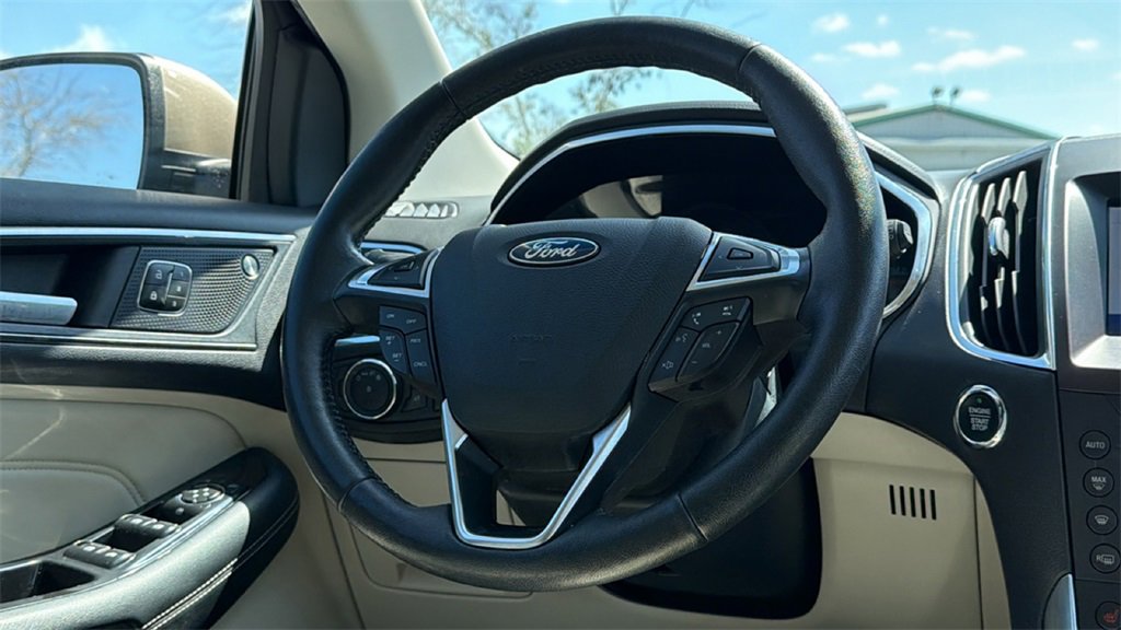 Used 2020 Ford Edge Titanium image 38
