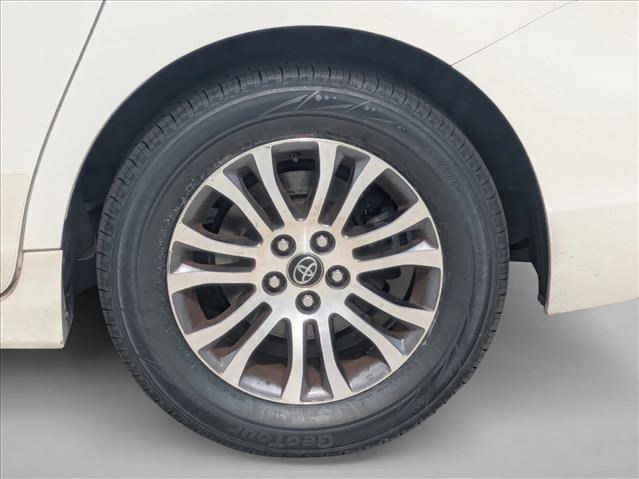 Used 2019 Toyota Sienna XLE w/ XLE Navigation Package FWD image 15