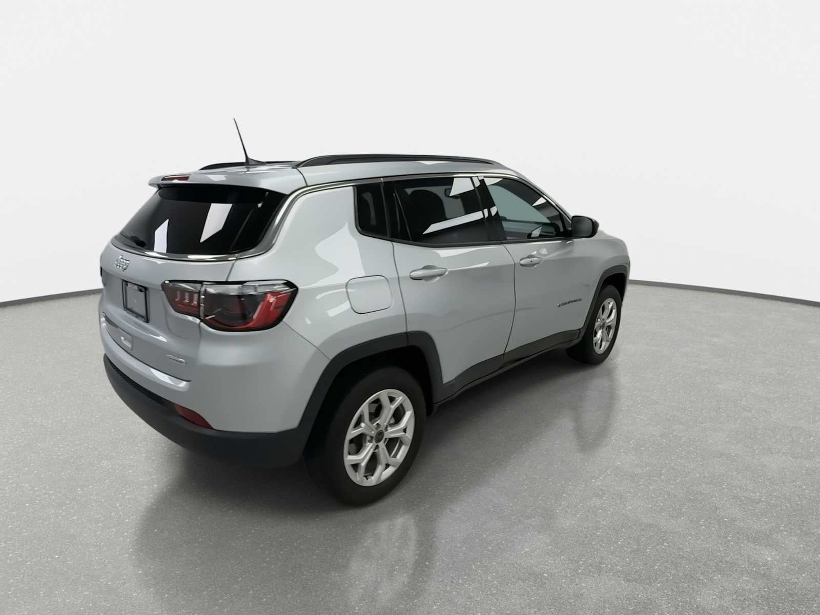 Used 2025 Jeep Compass Latitude AWD/4WD image 8