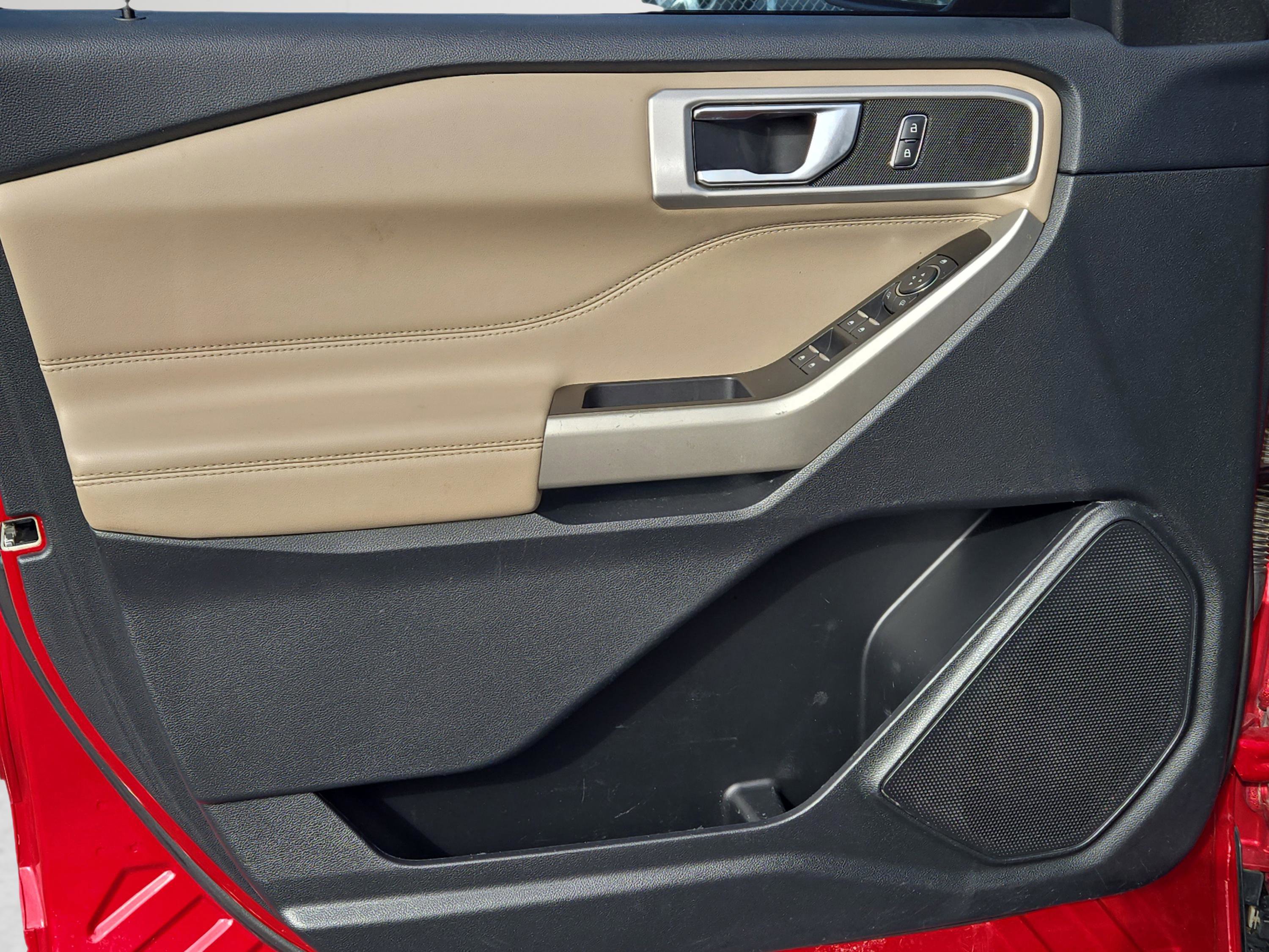 Used 2022 Ford Explorer XLT w/ Equipment Group 202A image 10