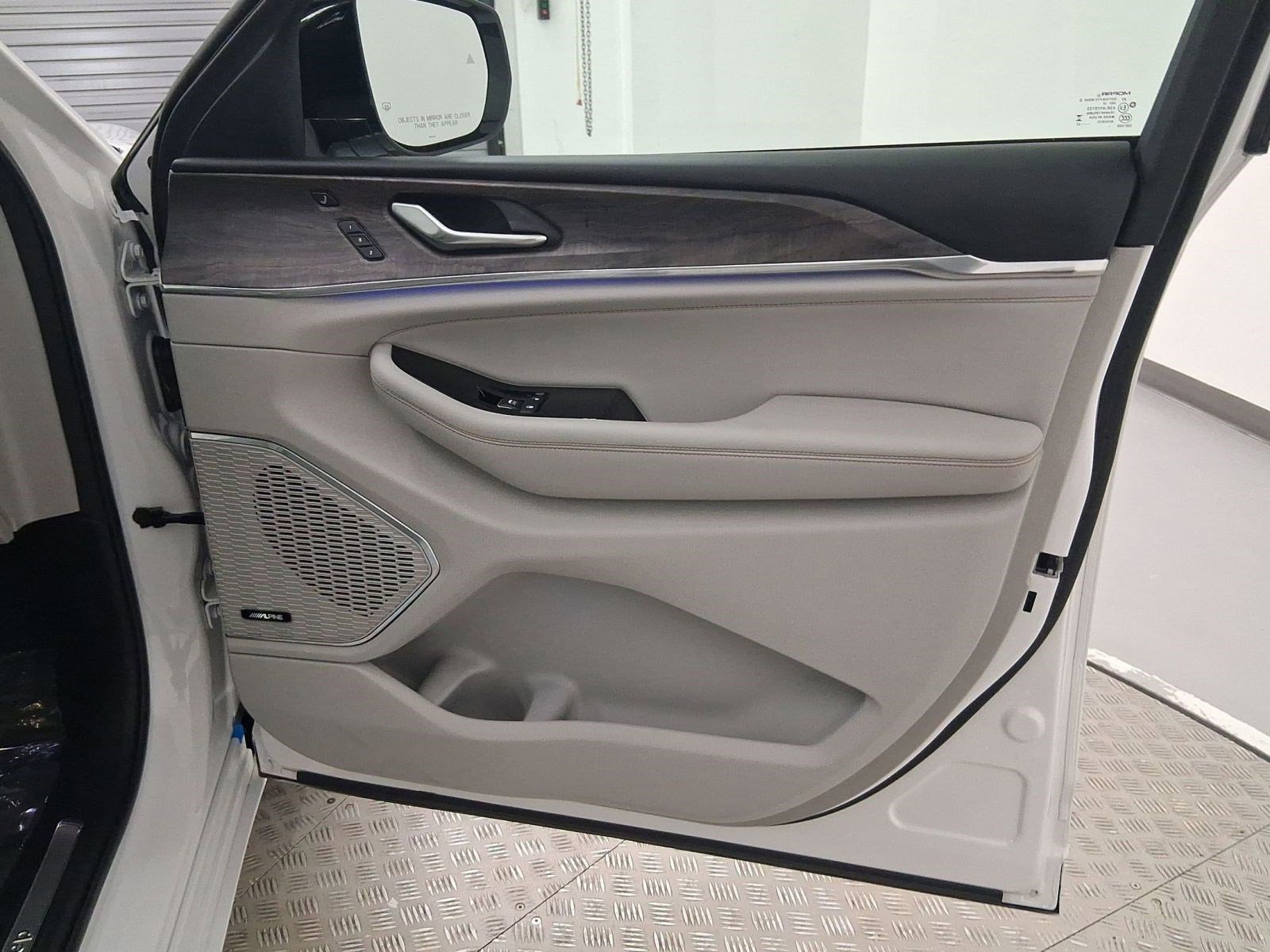 Used 2023 Jeep Grand Cherokee Overland w/ Adv Protech Group III image 35