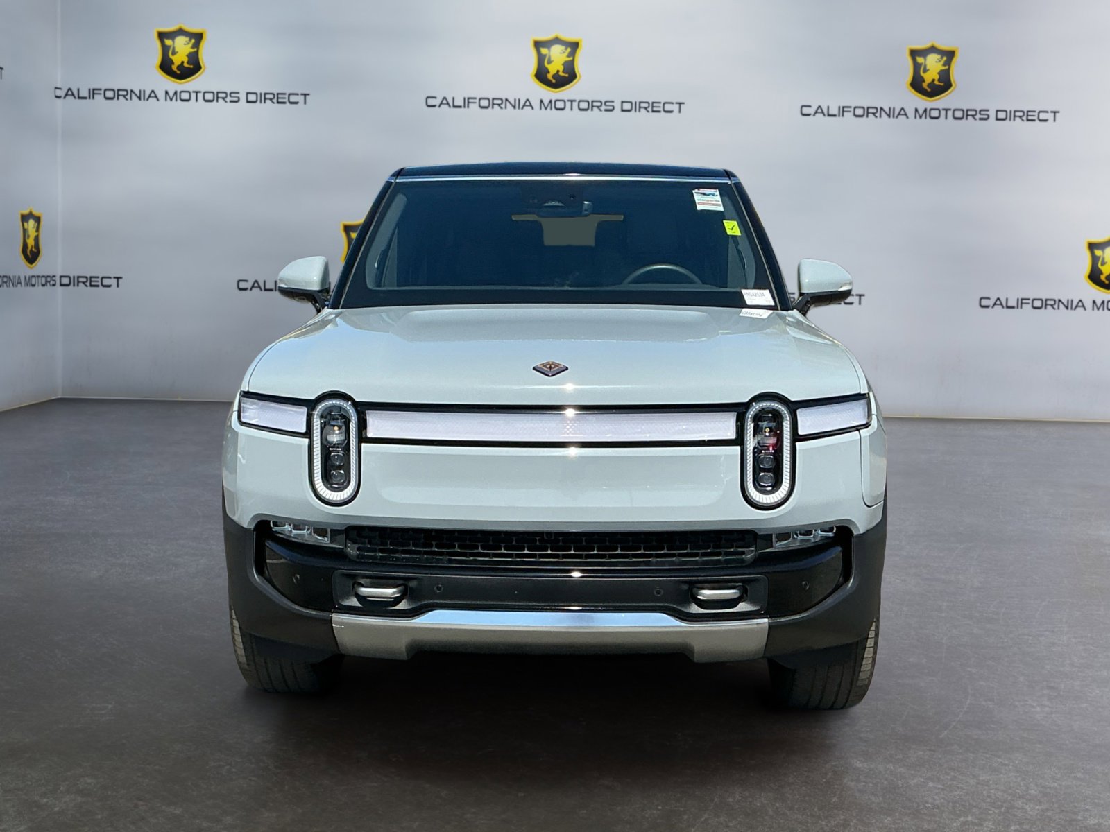 Used 2024 Rivian R1S Adventure AWD/4WD image 2