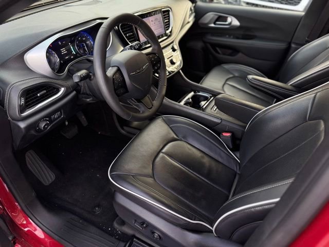Certified 2025 Chrysler Pacifica Limited image 20