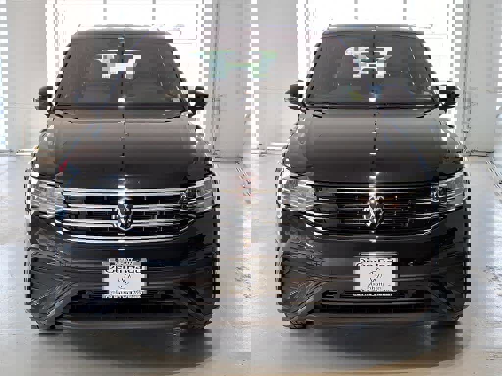 Certified 2023 Volkswagen Tiguan SE image 2
