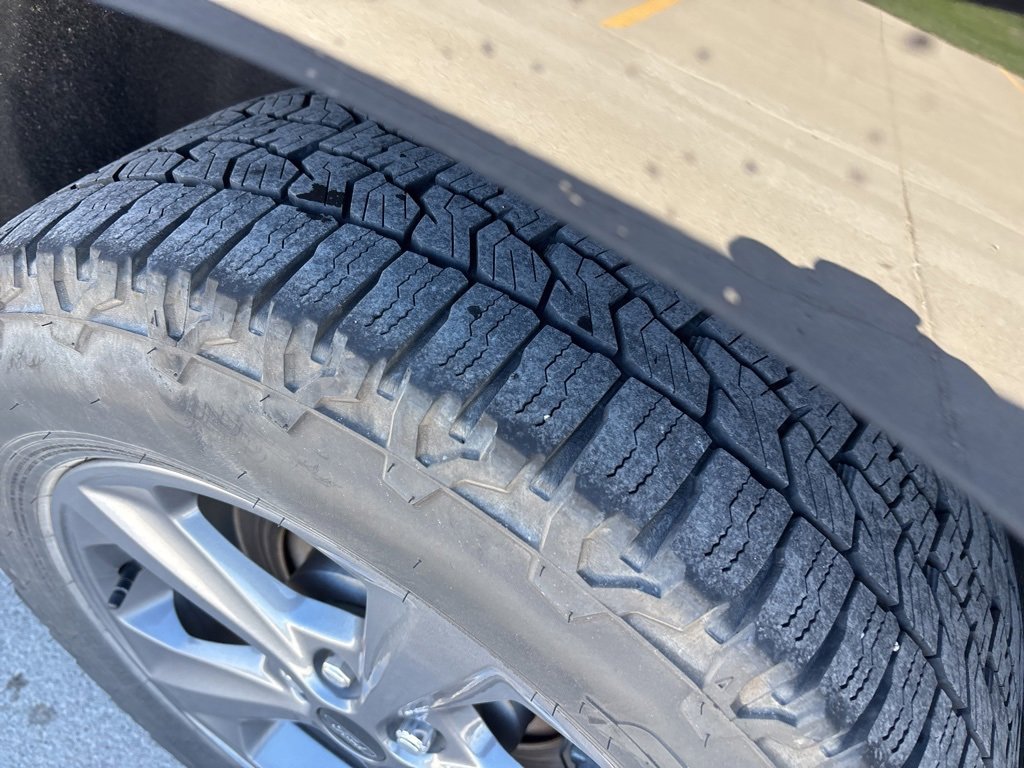 Used 2022 Ford Edge SEL w/ Sport Appearance Package image 9