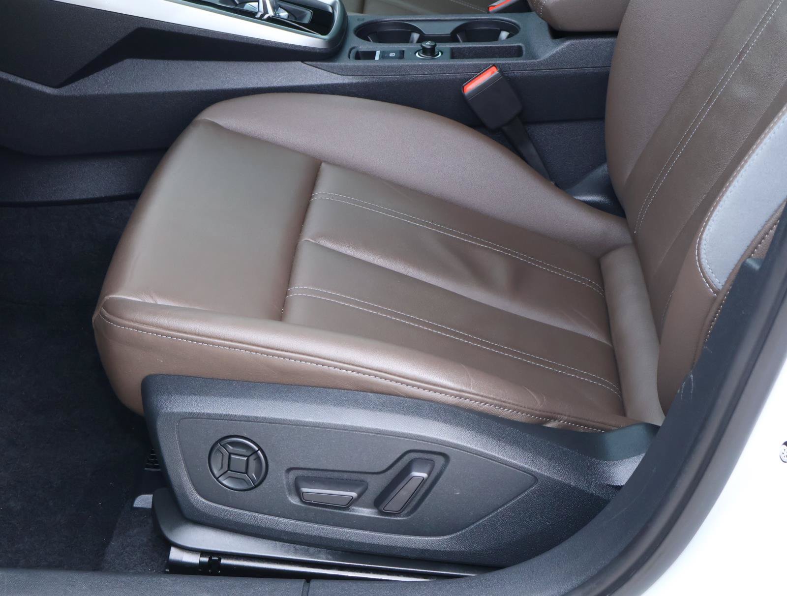 Used 2023 Chrysler 300 Touring L w/ Popular Equipment Group AWD/4WD image 44