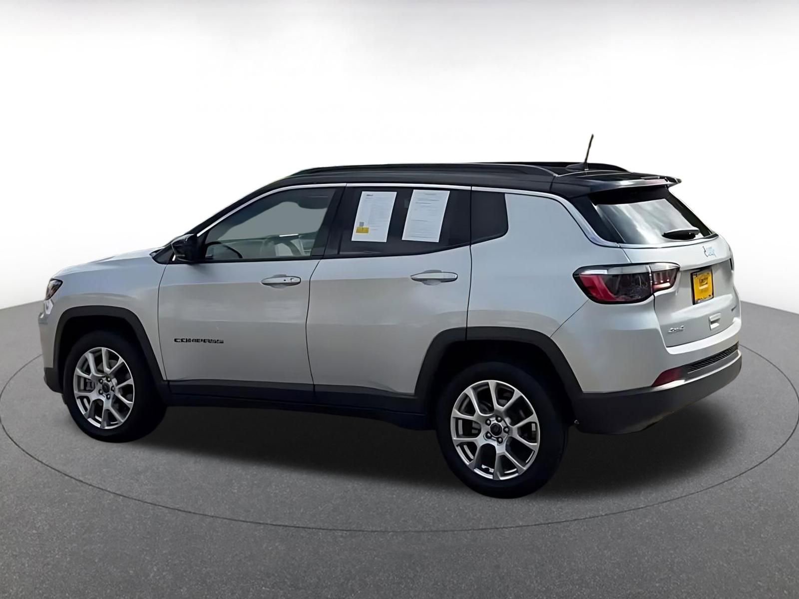 Used 2025 Jeep Compass Limited AWD/4WD image 10