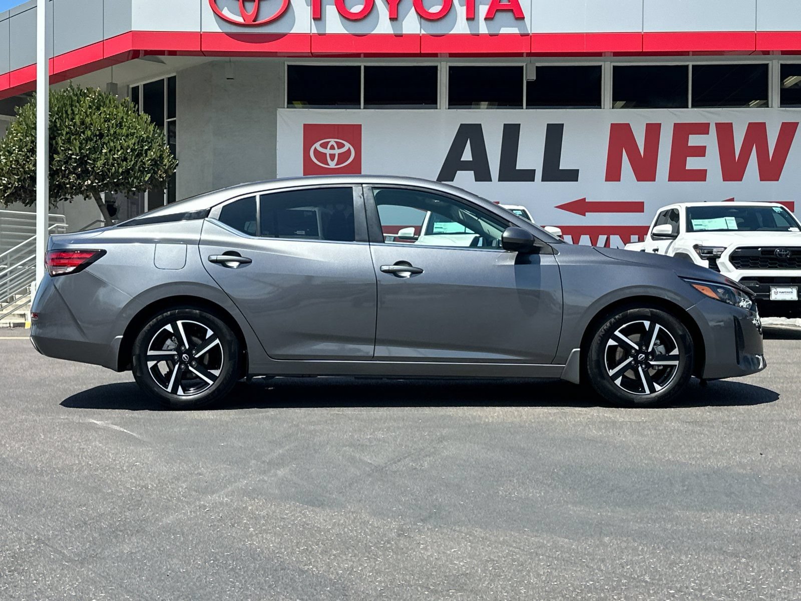 Used 2025 Nissan Sentra SV FWD image 6