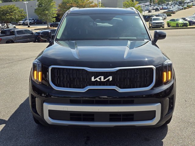Used 2024 Kia Telluride EX w/ EX Captain's Chair Package FWD image 2