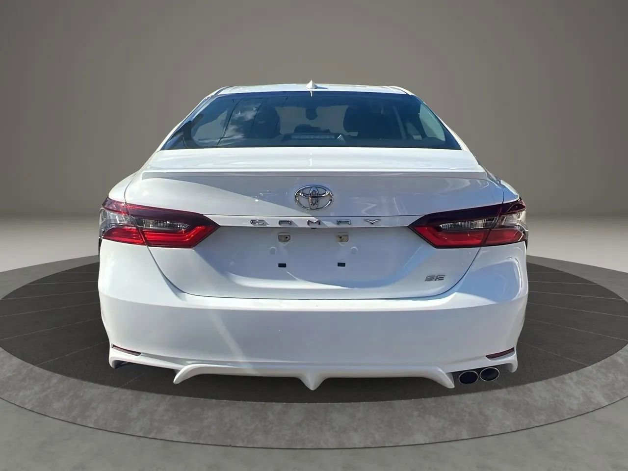 Used 2023 Toyota Camry SE image 6