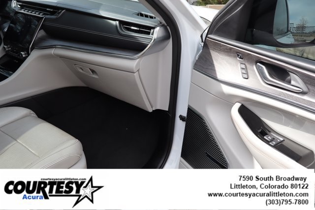 Used 2022 Jeep Grand Cherokee L Overland w/ Luxury Tech Group IV AWD/4WD image 36