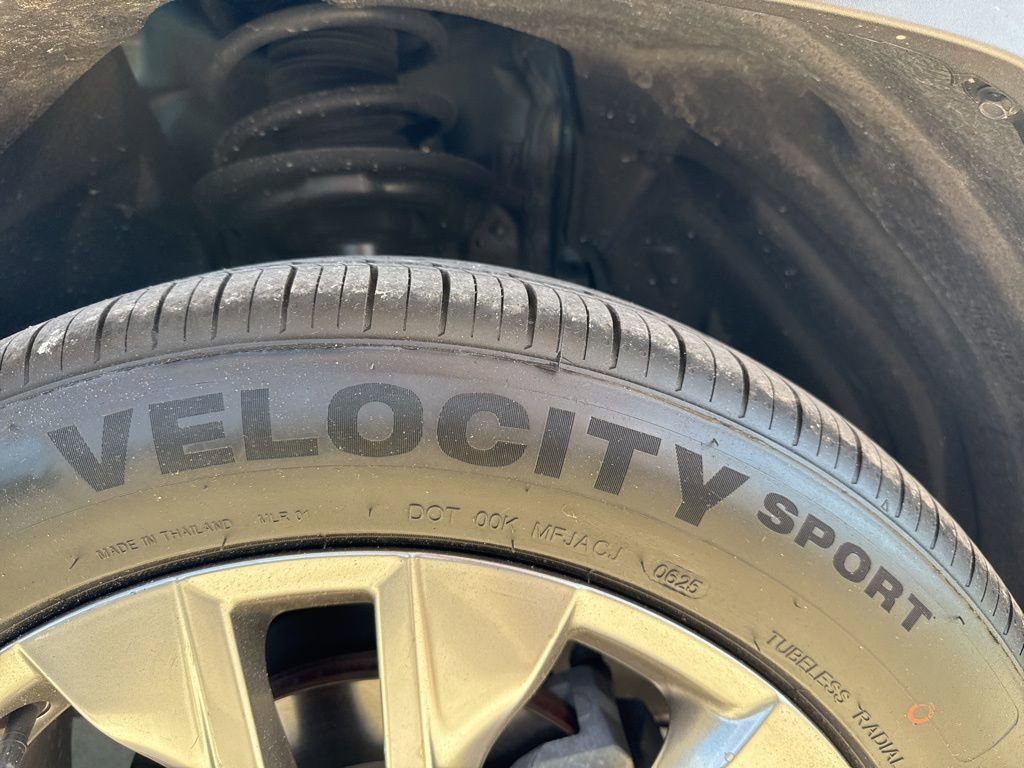 Used 2020 Toyota RAV4 XLE Premium image 31