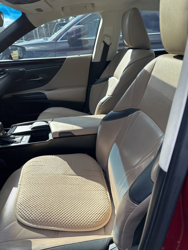 Used 2020 Lexus ES 300h w/ Accessory Package 2 image 4