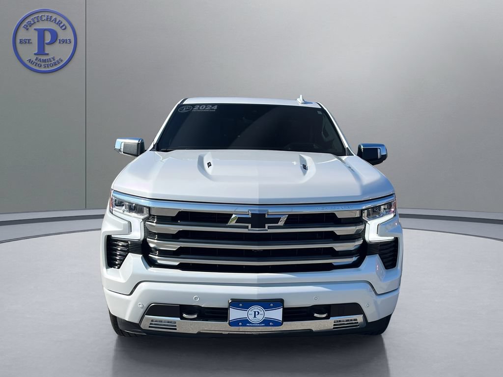 Used 2024 Chevrolet Silverado 1500 High Country AWD/4WD image 2