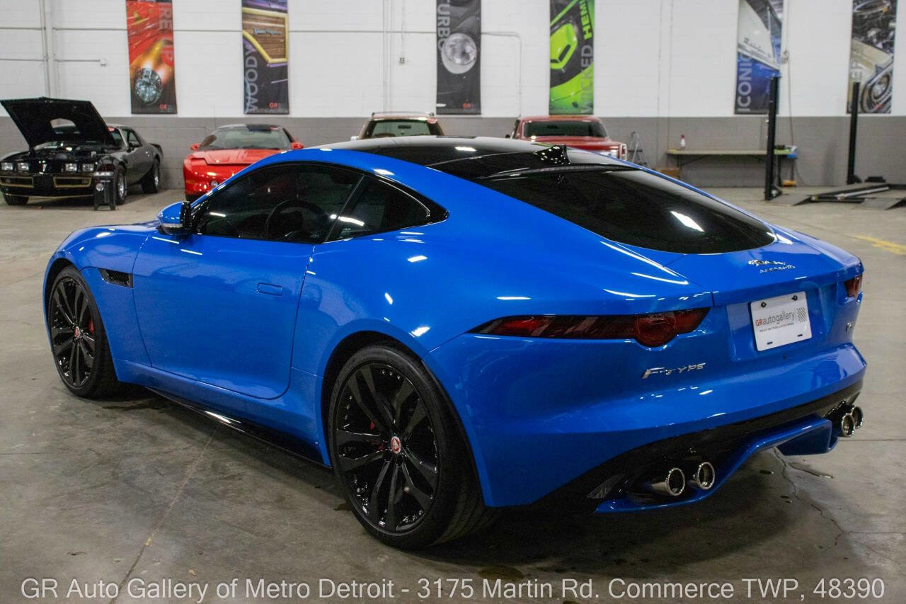 Used 2020 Jaguar F-TYPE R image 4