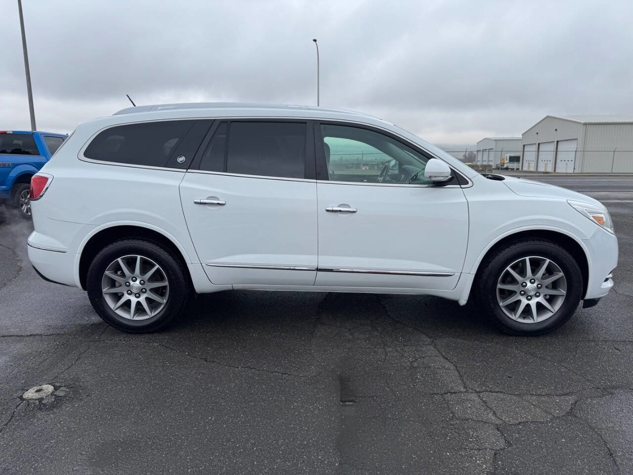 Used 2017 Buick Enclave Leather FWD image 11