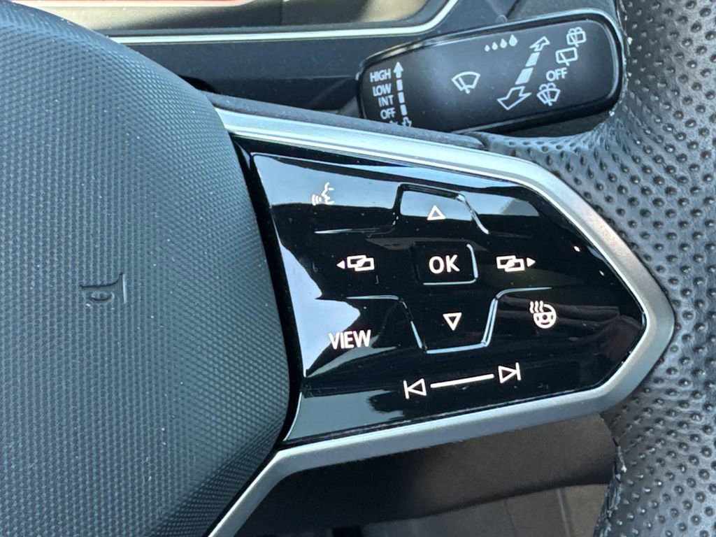 Used 2024 Volkswagen Tiguan SEL R-Line image 26