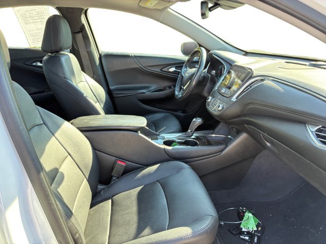 Used 2018 Chevrolet Malibu Premier w/ Premier Sun and Wheel Package FWD image 12