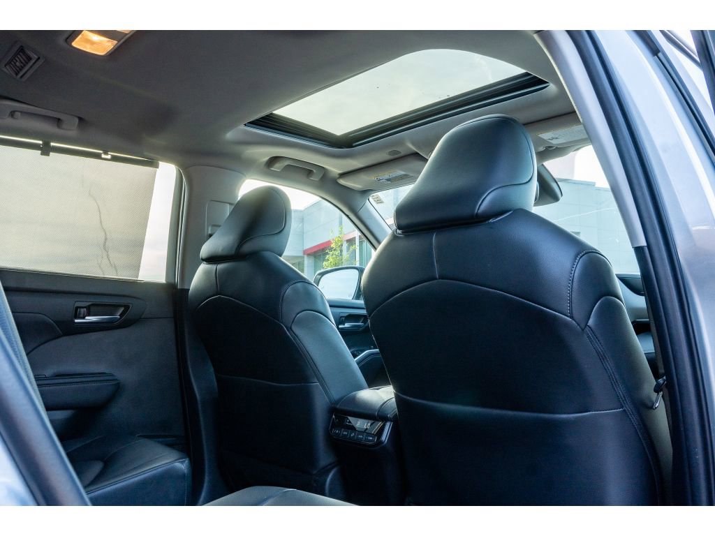 Used 2024 Toyota Highlander XLE FWD image 18