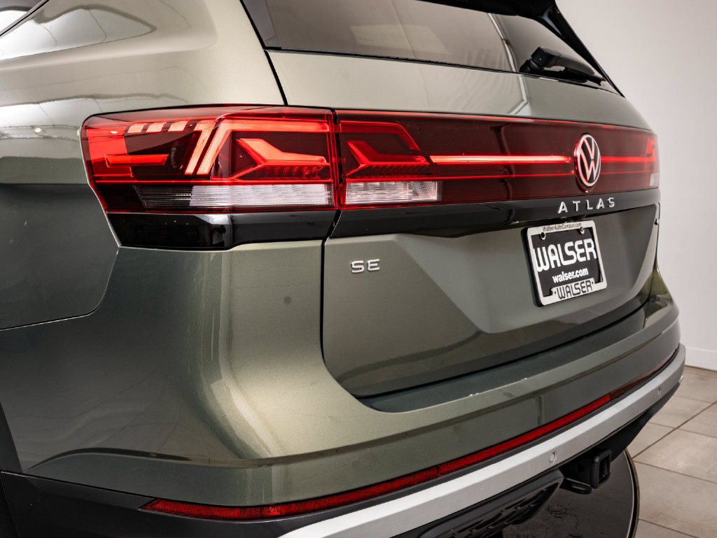 Used 2025 Volkswagen Atlas Peak Edition SE AWD/4WD image 20