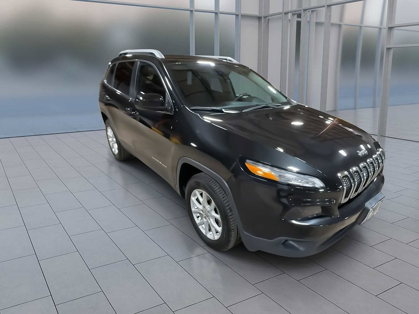 Used 2015 Jeep Cherokee Latitude image 2