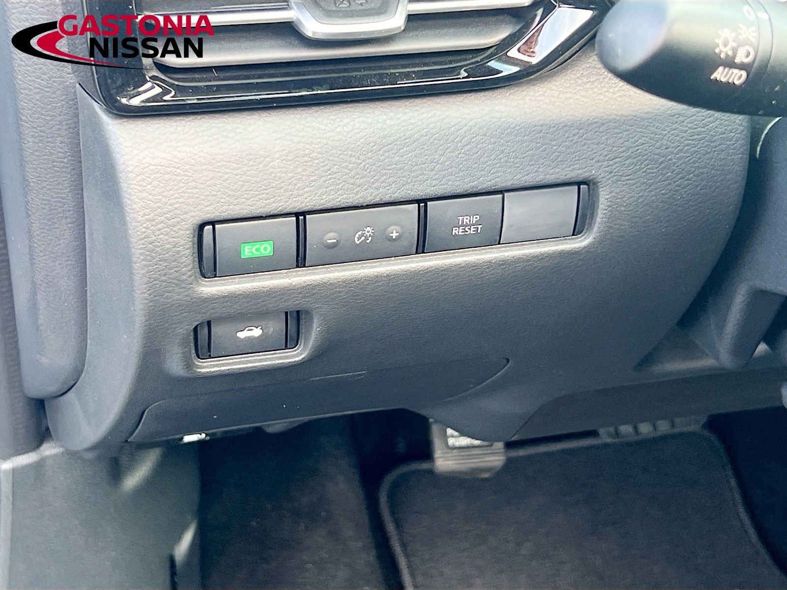 Used 2025 Nissan Sentra SR w/ SR Premium Package image 13