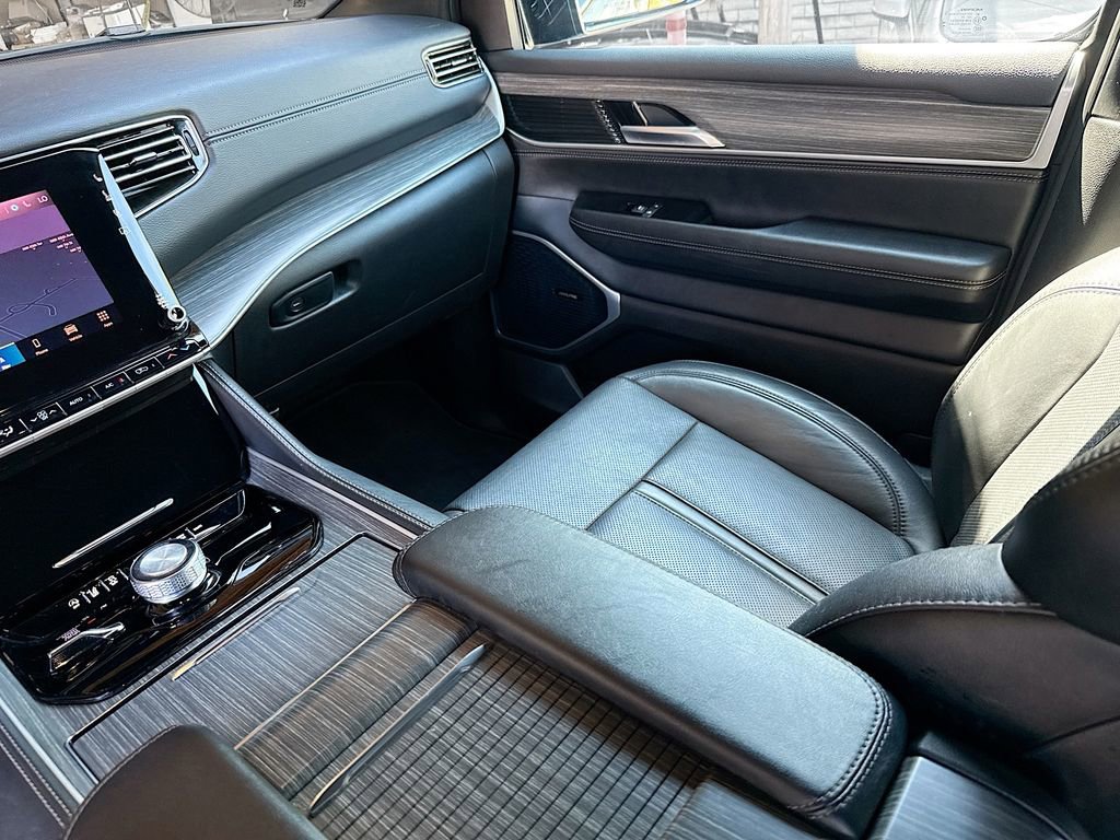 Used 2024 Jeep Wagoneer Series II AWD/4WD image 25