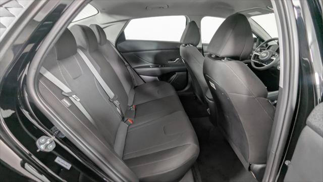 Used 2025 Hyundai Elantra SE FWD image 21