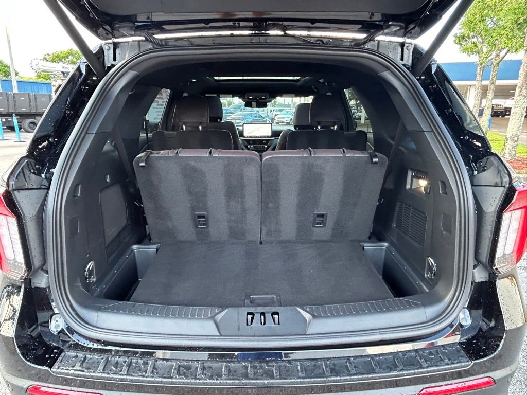 Used 2025 Ford Explorer Platinum w/ Ultimate Package image 33