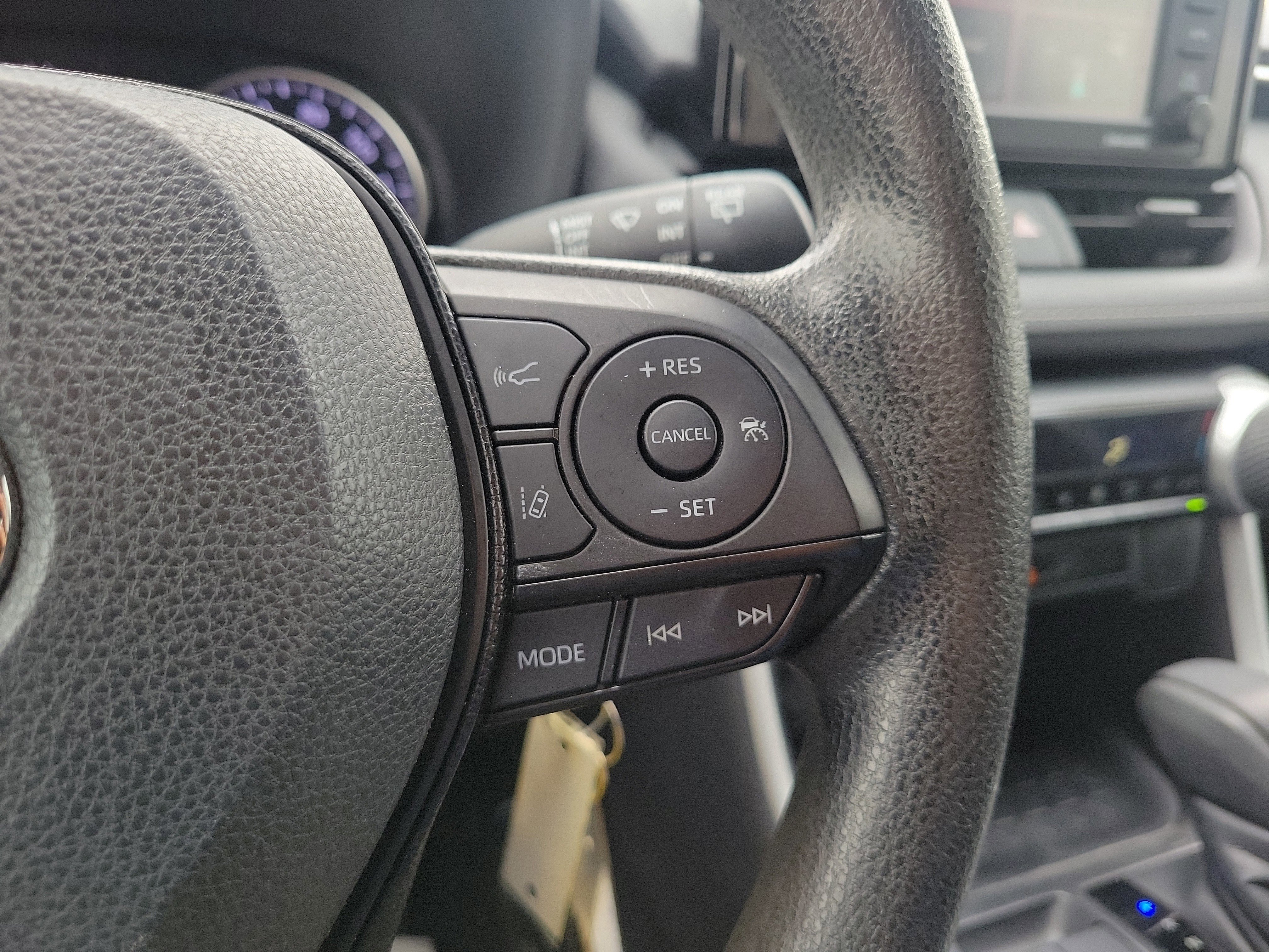 Used 2021 Toyota RAV4 LE image 23