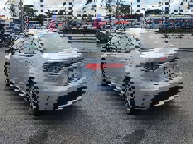 Used 2021 Toyota Corolla LE image 5