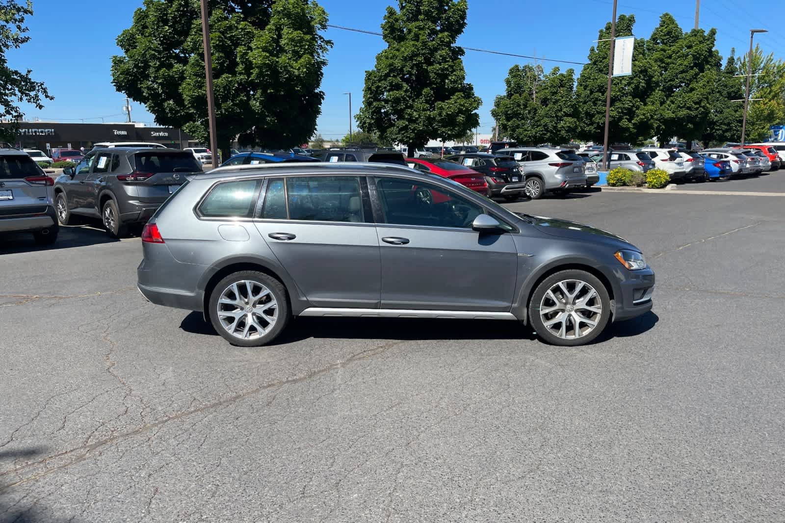 Used 2017 Volkswagen Golf Alltrack SEL AWD/4WD image 6