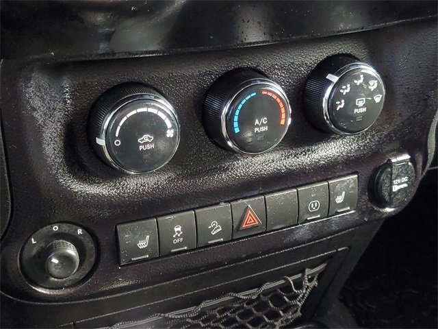 Used 2015 Jeep Wrangler Unlimited Rubicon w/ Connectivity Group image 23
