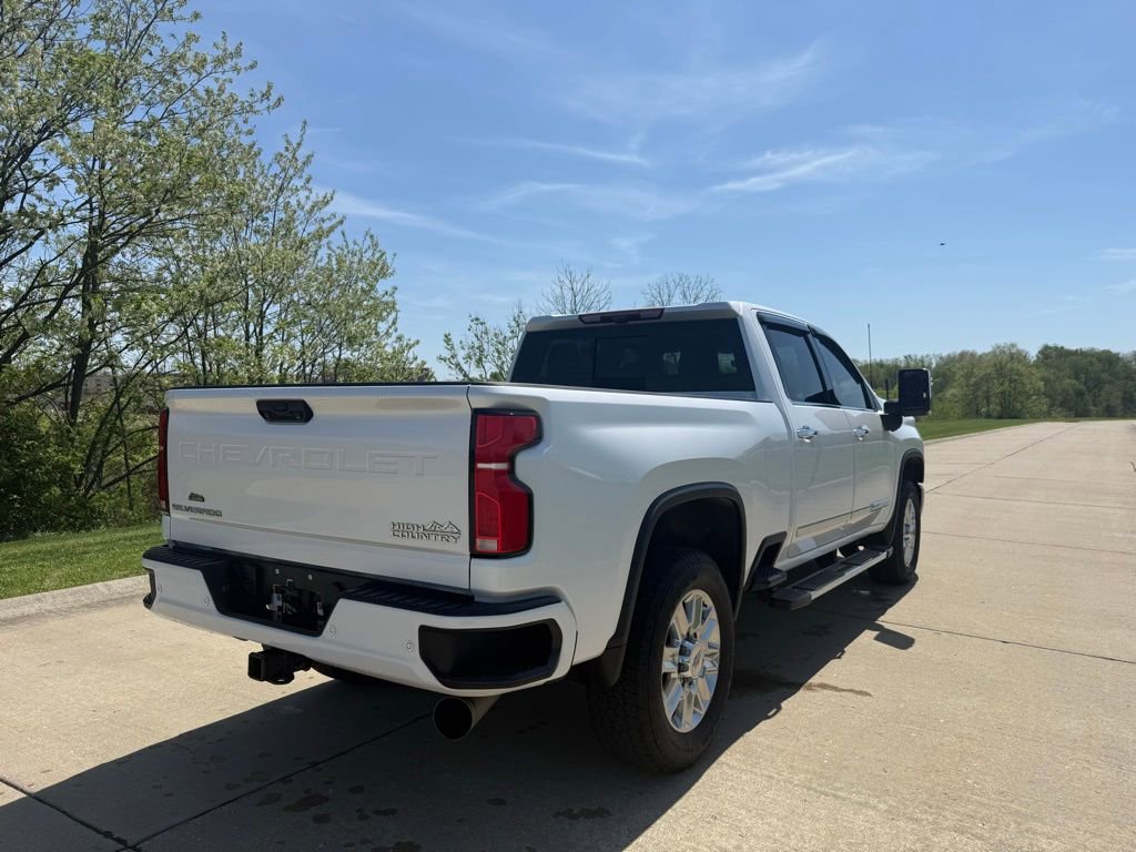 Used 2025 Chevrolet Silverado 2500 High Country w/ High Country Premium Package AWD/4WD image 3