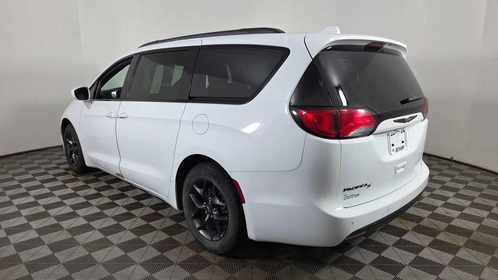 Used 2018 Chrysler Pacifica Touring-L Plus w/ S Appearance Package FWD image 6