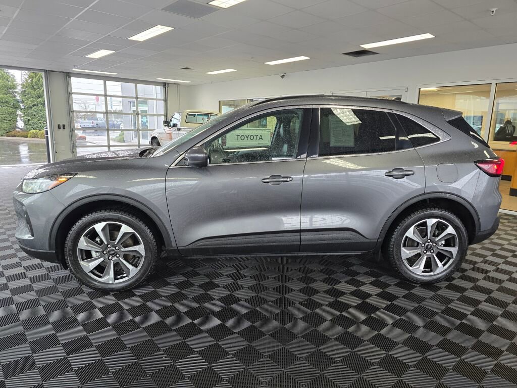 Used 2024 Ford Escape Platinum image 6