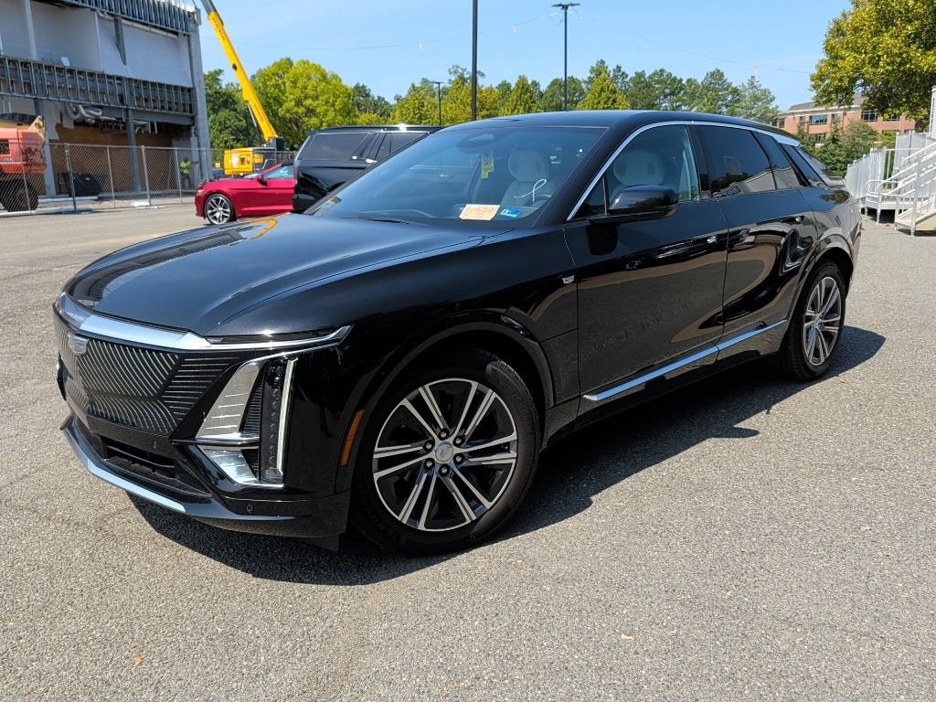Used 2024 Cadillac Lyriq Luxury w/ LPO, Floor Liner Package AWD/4WD image 7