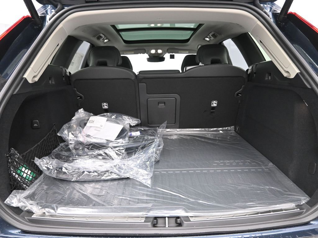 New 2025 Volvo XC60 T8 Plus w/ Protection Package Premier image 25