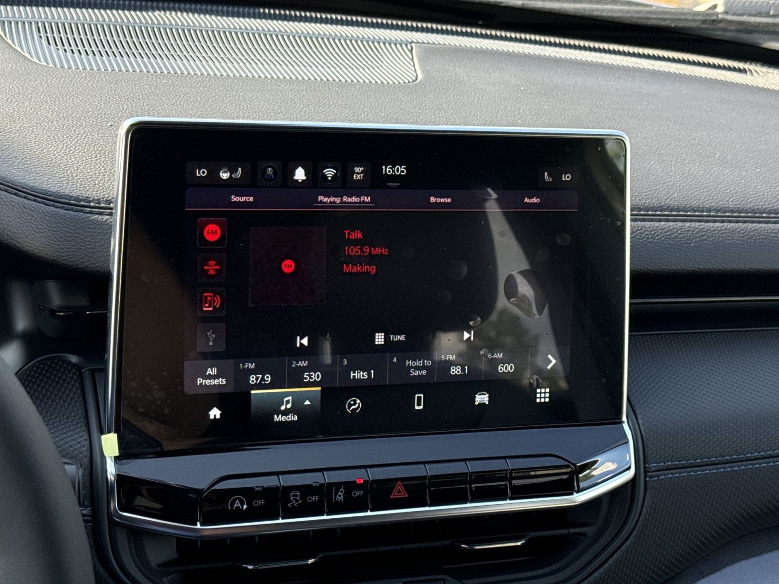 New 2026 Jeep Compass Latitude AWD/4WD image 18