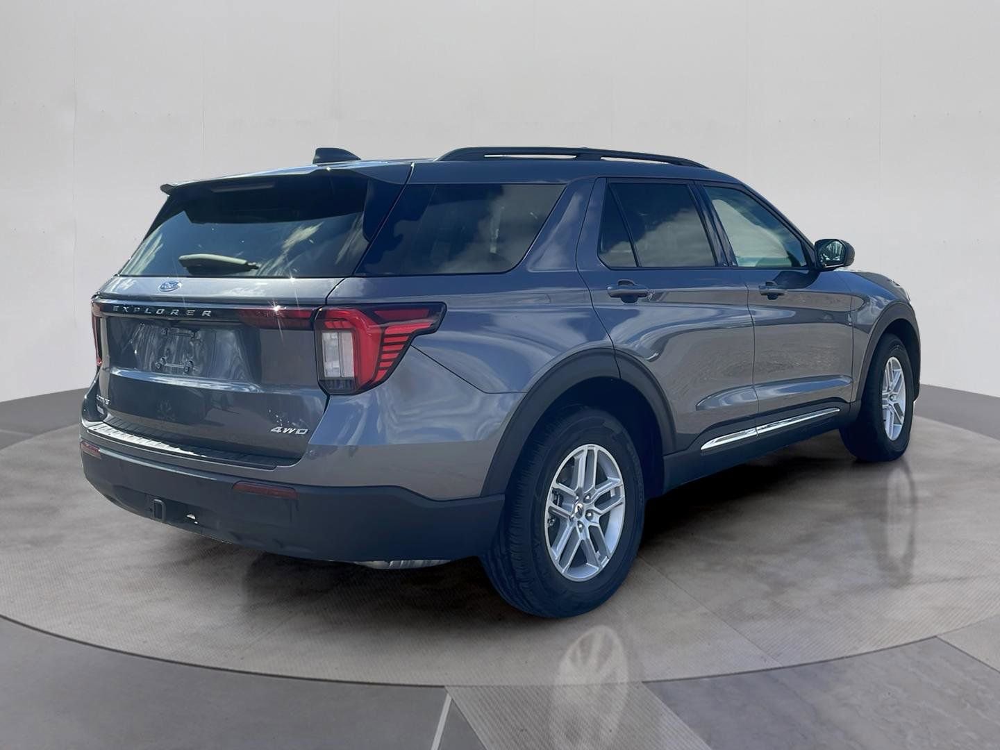 Used 2025 Ford Explorer Active image 6