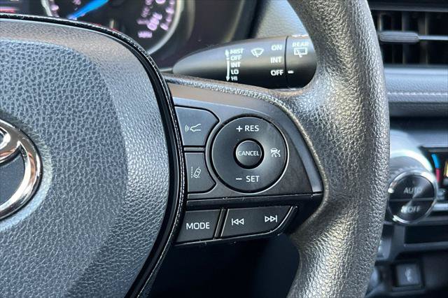 Certified 2021 Toyota RAV4 LE AWD/4WD image 26