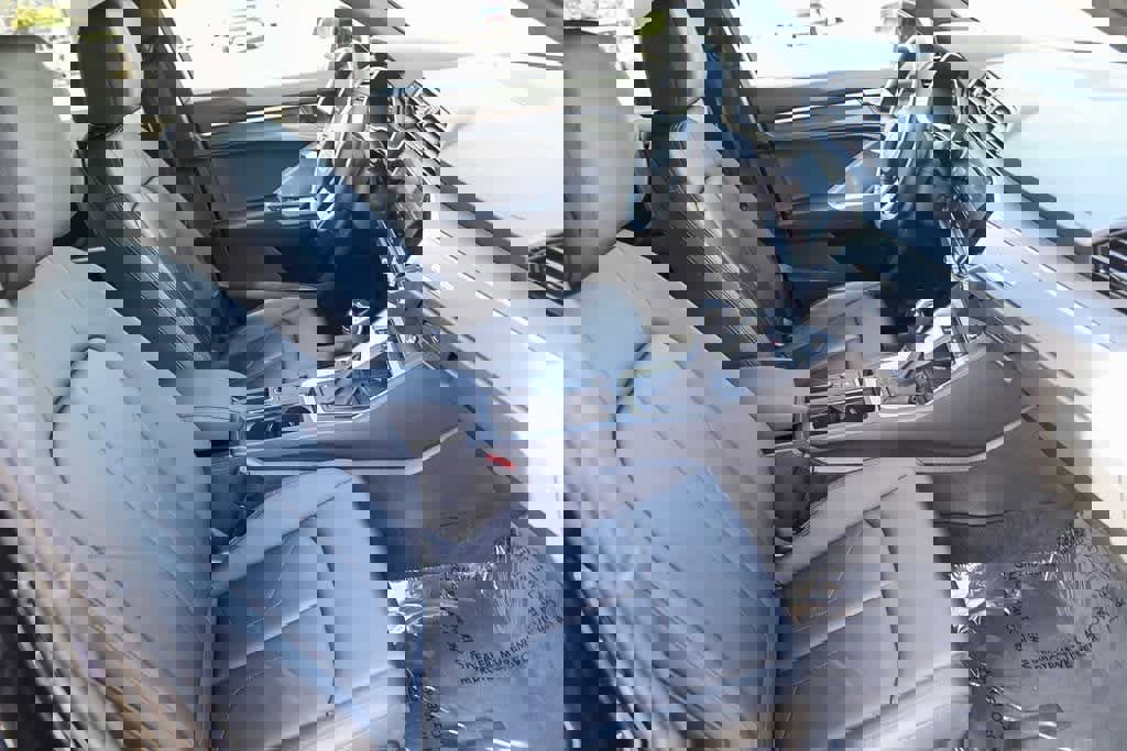 Used 2024 Audi Q3 2.0T Premium w/ Convenience Package image 16