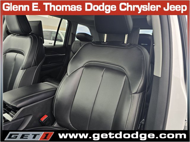 Certified 2023 Jeep Grand Cherokee Limited w/ Luxury Tech Group II RWD image 24