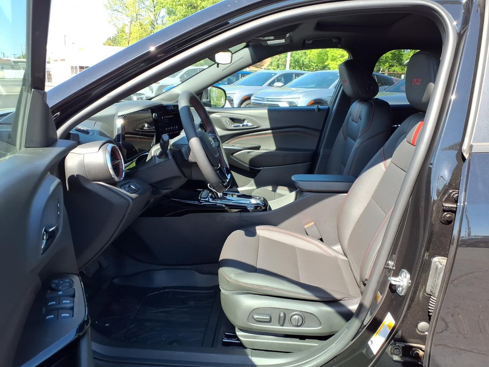 New 2026 Chevrolet Trax RS w/ Sunroof Package FWD image 11